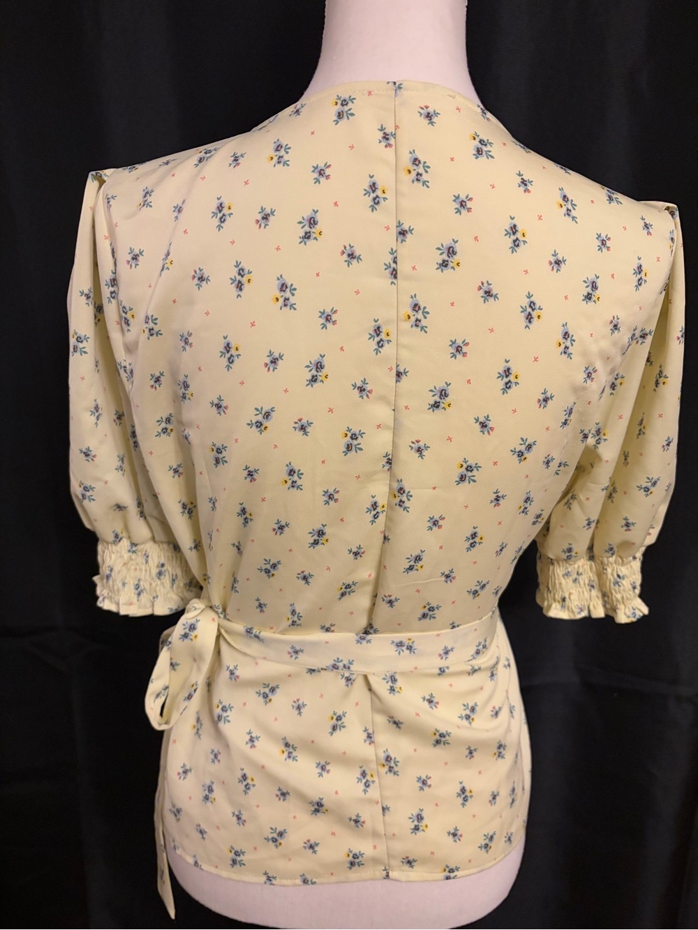 BCBG Women's Yellow Floral Wrap Blouse Size Large - Picture 2 of 4